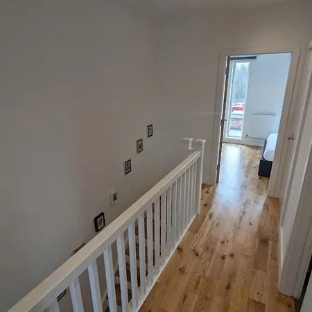 Adelphi Townhouse Contemporary 2 Bed 1 Bath 1 Wc