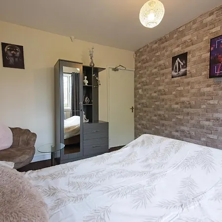 Apartment Stylish Five Star Rated