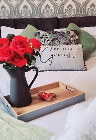 The Upside Down House Near Coop Live Arena , Etihad And Mcr Centre 別荘 *