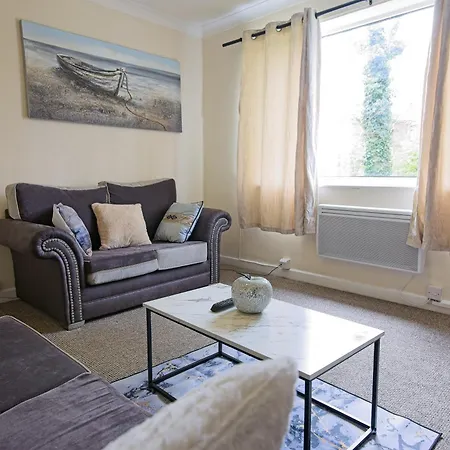 Stylish Five Star Rated Apartment