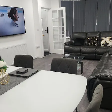 Nyaraló Etihcity - 3 Bedroom Semi - Free Parking Near Etihad Stadium, Tourist Attractions, Centre, Transport And Motorway Links Next To Mcdonald's - Sky N Netflix