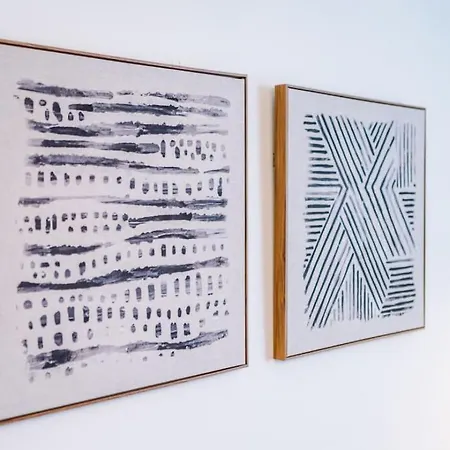 Luxurious 1-bedroom Apartment, Sleeps 4, Free Parking *