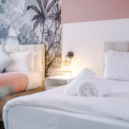 Elm , Collection Of Available Near Media , Free Parking