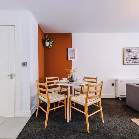 Elm , Collection Of Available Near Media , Free Parking Appartement