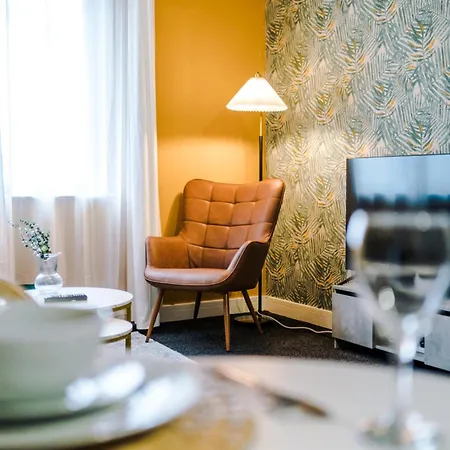 Elm , Collection Of Available Near Media , Free Parking