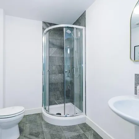 Apartman Luxurious 1-bedroom Apartment, Sleeps 4, Free Parking Manchester