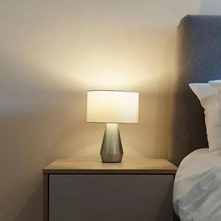 Spacious 2 Bed In Centre Apartmán *