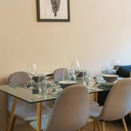 Spacious 2 Bed In Centre מנצ'סטר