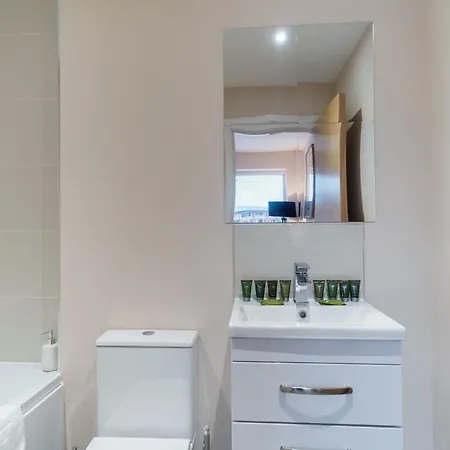 Fantastic 1 Bed Flat - Sleeps 3 아파트 맨체스터