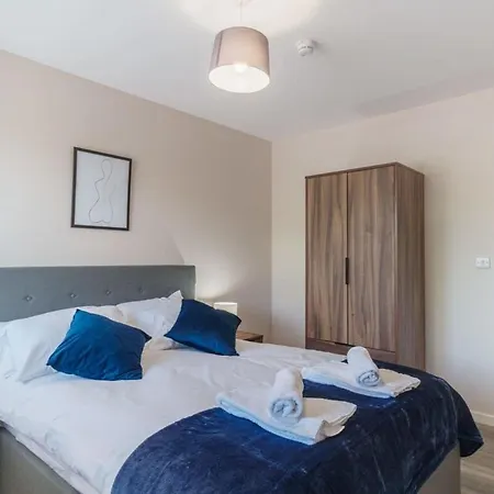 Spacious & Bright 2 Bed Mánchester