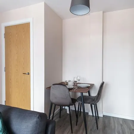 Bright & Modern 1 Bed In