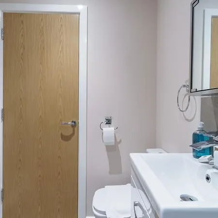 Bright 1 Bed Flat - Sleeps 3 Апартаменты Манчестер