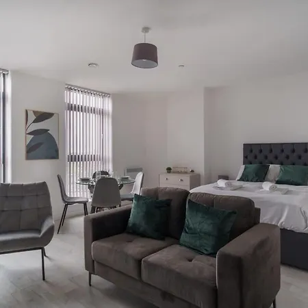 Modern In Salford Great Views *