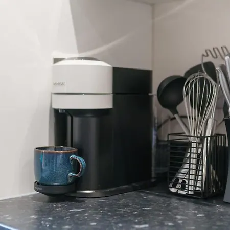 Lovely 1 Bed - Sleeps 3 Διαμέρισμα *