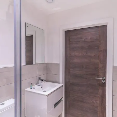 Apartment Zeni, Alexandra Rise Slick 1 Bed *