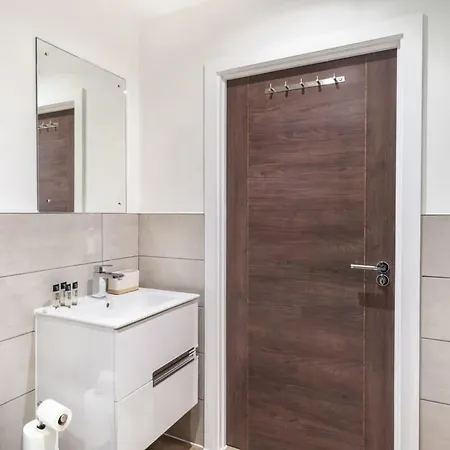 Апартаменты Zeni, Alexandra Rise Fab 1br Flat *