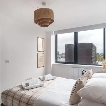 Zeni, Alexandra Rise Fab 1br Flat