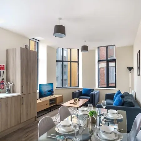 Bright 2 Bedroom In *