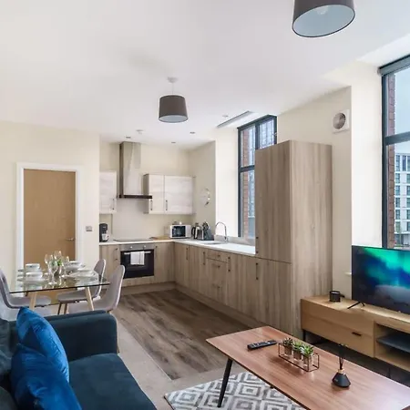 Bright 2 Bedroom In *