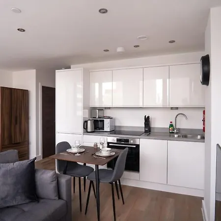 Zeni, Alexandra Rise Chic Manchester