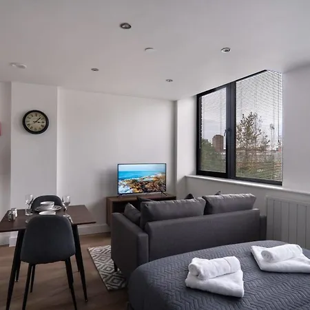 Zeni, Alexandra Rise Chic Manchester