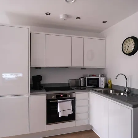 Zeni, Alexandra Rise Neat 1 Bed *