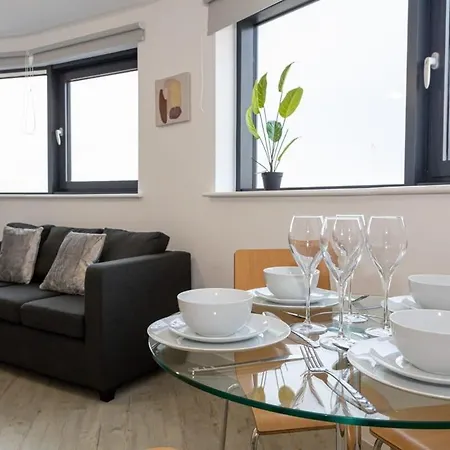 Stunning 2 Bed In Salford Amazing Views Lejlighed