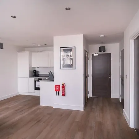 Zeni, Alexandra Rise Chic 1br Flat شقة