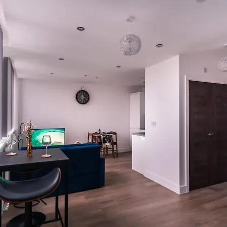 Zeni, Alexandra Rise Fab Apartamento *