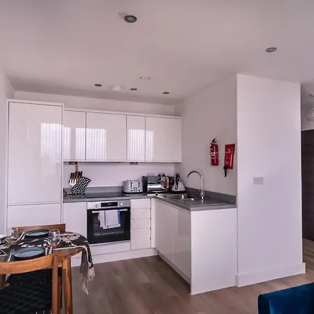 Zeni, Alexandra Rise Fab