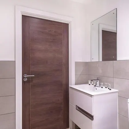 Zeni, Alexandra Rise Sleek * מנצ'סטר