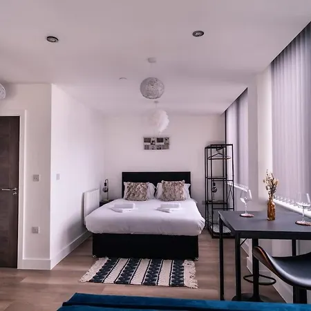 Zeni, Alexandra Rise Fab * Manchester