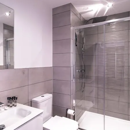 Zeni, Alexandra Rise Flat Apartamento