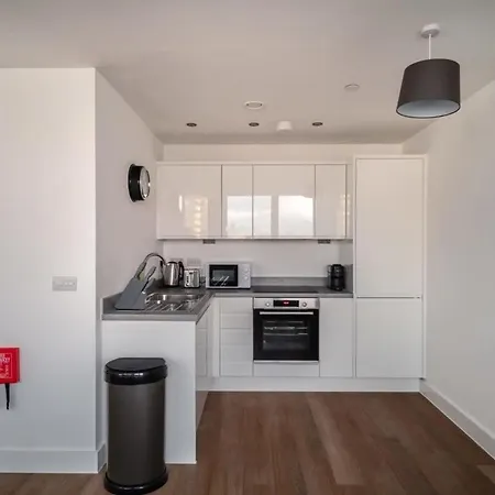 Zeni, Alexandra Rise Modern 1 Bed *