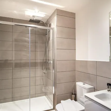 Zeni, Alexandra Rise Modern 1 Bed Appartement Manchester
