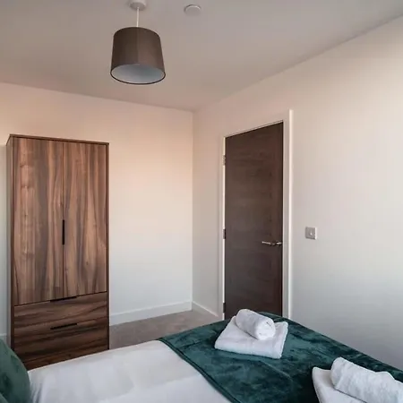 Zeni, Alexandra Rise Modern 1 Bed Appartement *
