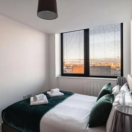 Zeni, Alexandra Rise Modern 1 Bed Appartement