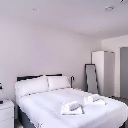 Spacious 1 Bed In *