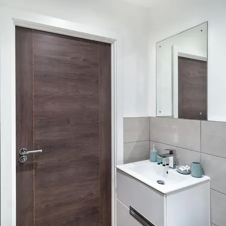 Stayzeni, Alexandra Rise Lovely 1 Bed *