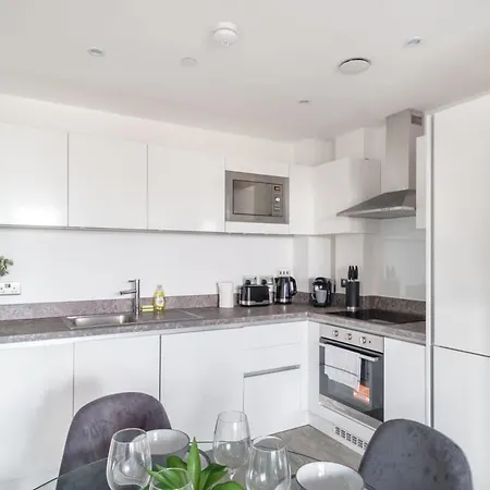 Lovely 2 Bedroom In Salford Μάντσεστερ