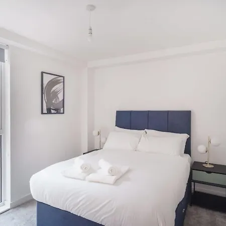 Διαμέρισμα Lovely 2 Bedroom In Salford Μάντσεστερ