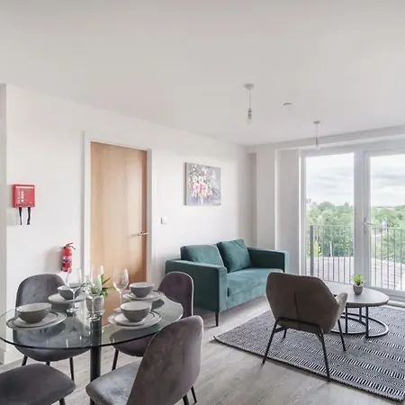Lovely 2 Bedroom In Salford Διαμέρισμα *
