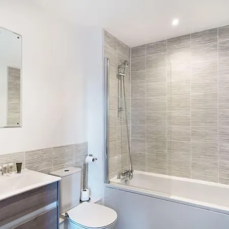 Lovely 2 Bedroom In Salford Διαμέρισμα
