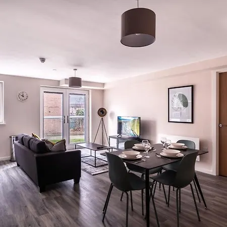 Spacious 2 Bedroom Apartment In Manchester Apartman