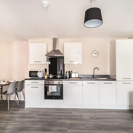 Modern & Bright 2 Bed In *