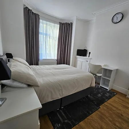 Stylish & Quiet Space