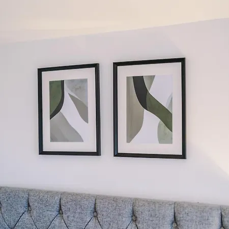 Stunning House Manchester With Parking - Sleeps 10 - By Purestay Short Lets & Guest house Failsworth