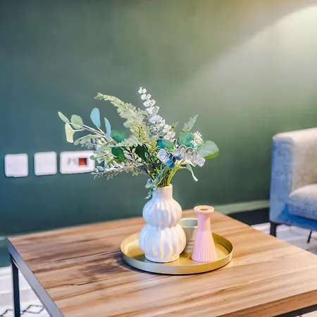Stunning House Manchester With Parking - Sleeps 10 - By Purestay Short Lets & Failsworth