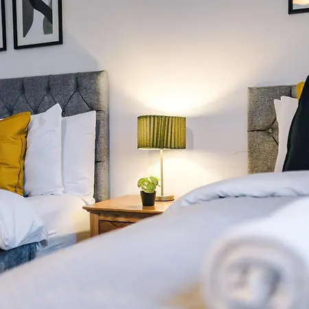 Stunning House Manchester With Parking - Sleeps 10 - By Purestay Short Lets & *