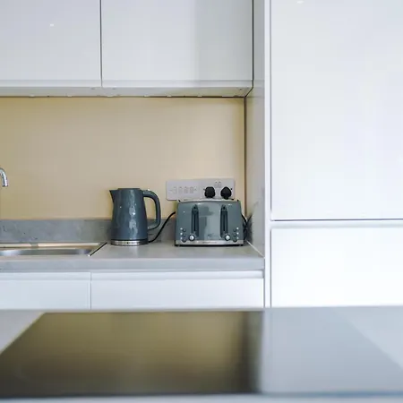 Stunning House Manchester With Parking - Sleeps 10 - By Purestay Short Lets &